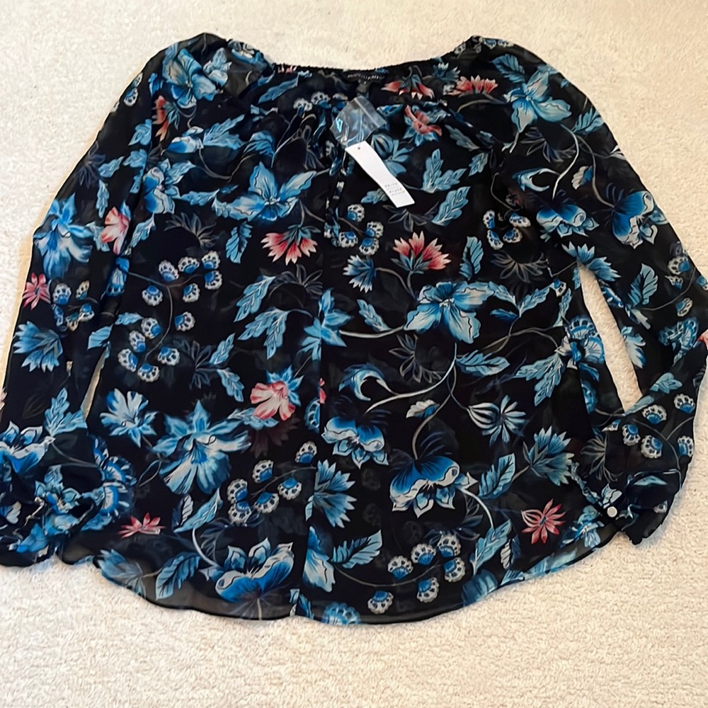 White House Black Market Black Floral Top Size 8 NEW!